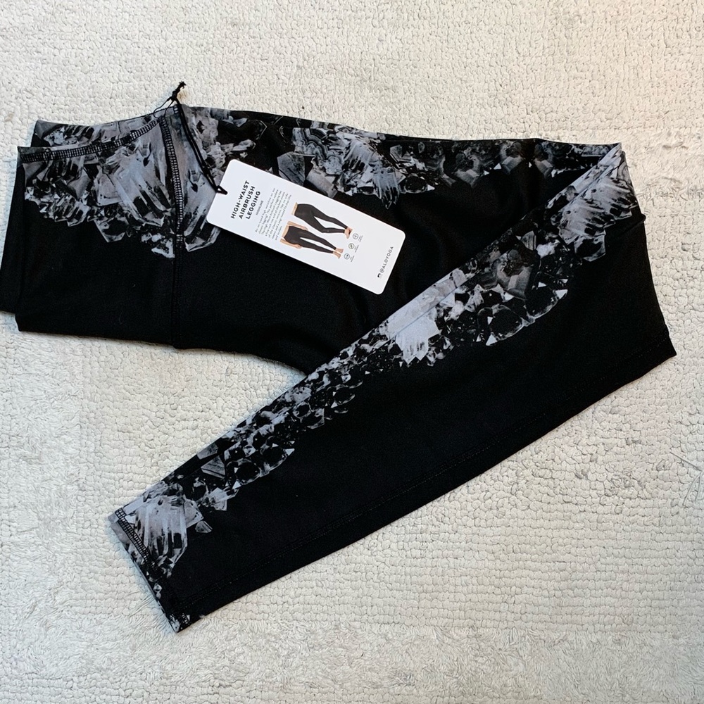 NWT Alo yoga high waist airbrush legging